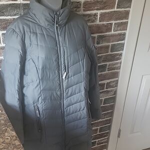Eddie Bauer"Excellent Condition"Puffer Jacket, High Collar and Full Zip Closure